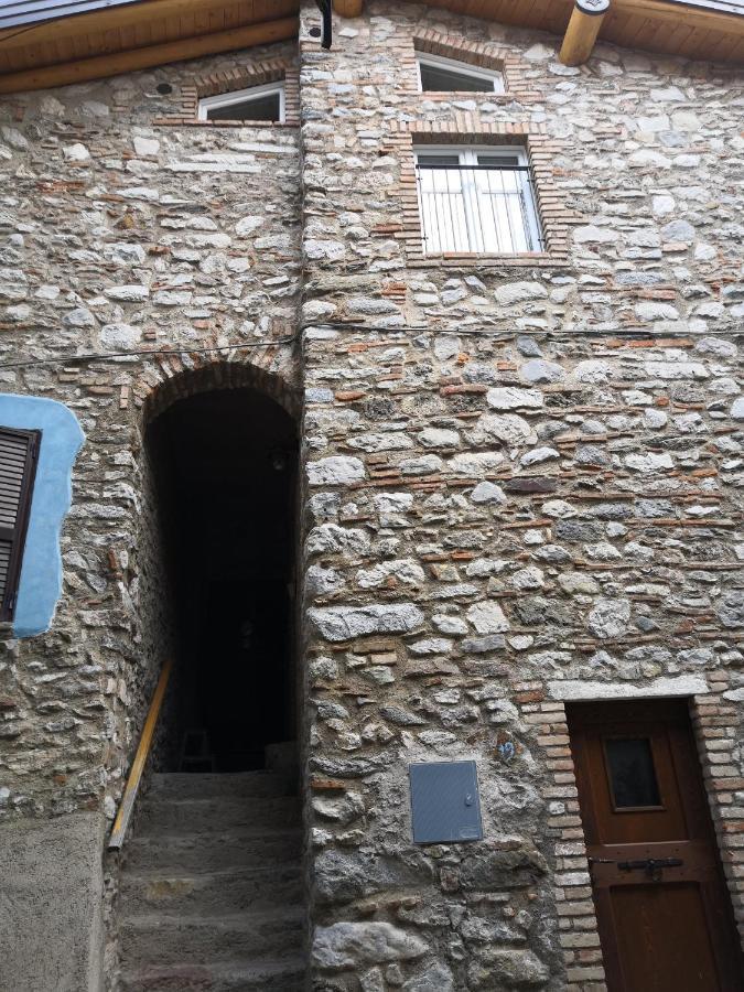 トレモージネCasa Nel Borgo - Il Picchioアパートメント エクステリア 写真